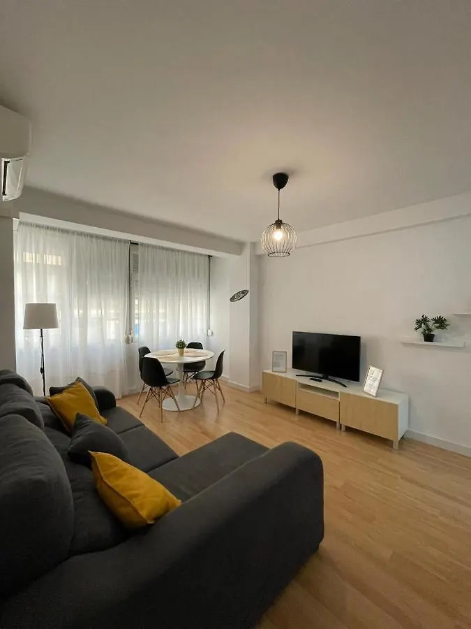 Holidays2Malaga 2 bedroom Armengual de la Mota close shopping center Apartamento