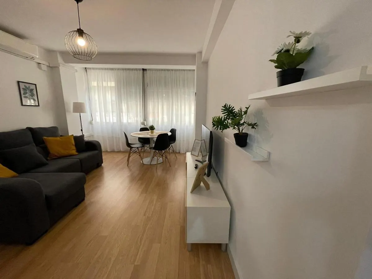 Holidays2Malaga 2 bedroom Armengual de la Mota close shopping center Apartamento
