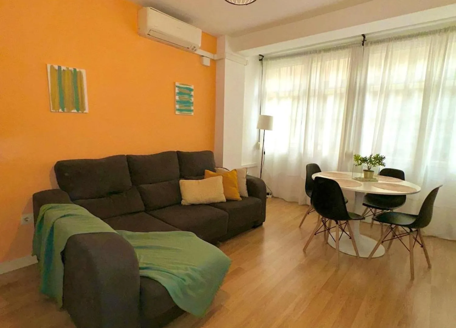 Holidays2Malaga 2 bedroom Armengual de la Mota close shopping center