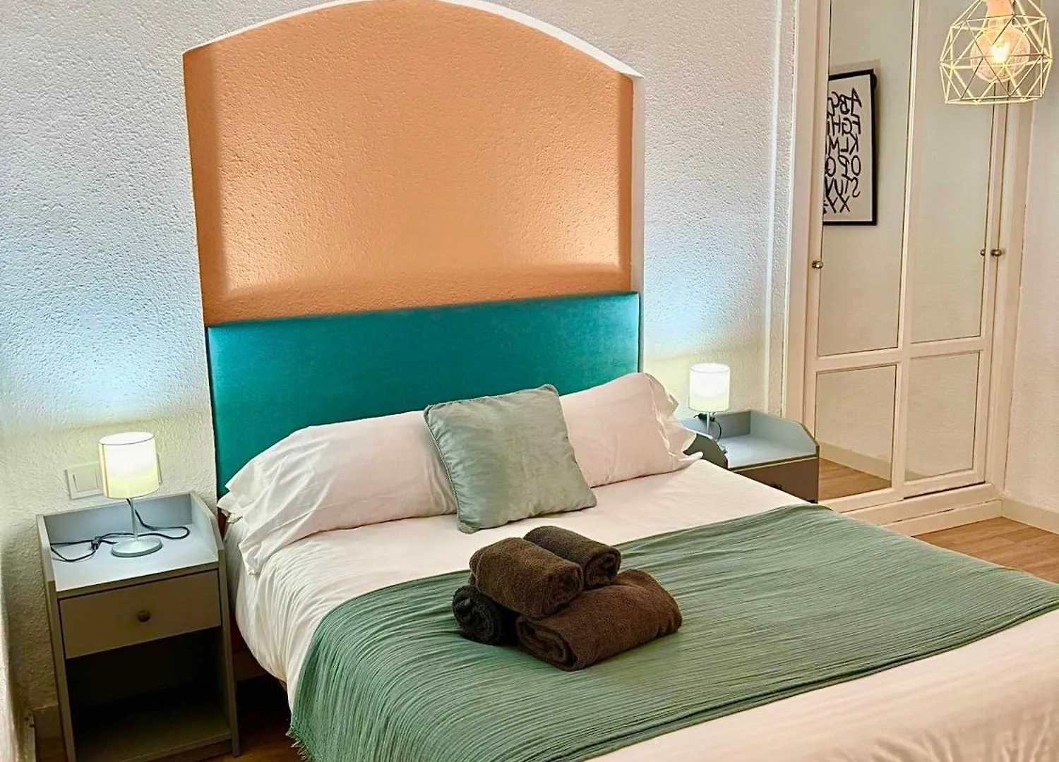 Holidays2Malaga 2 bedroom Armengual de la Mota close shopping center Apartamento
